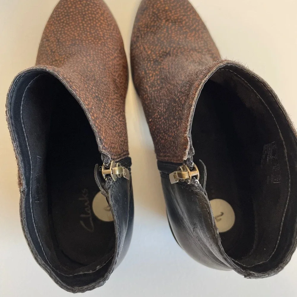 Clarks Women's Black Brown Animal Print‎ Leather Fur Ankle Booties Size 7